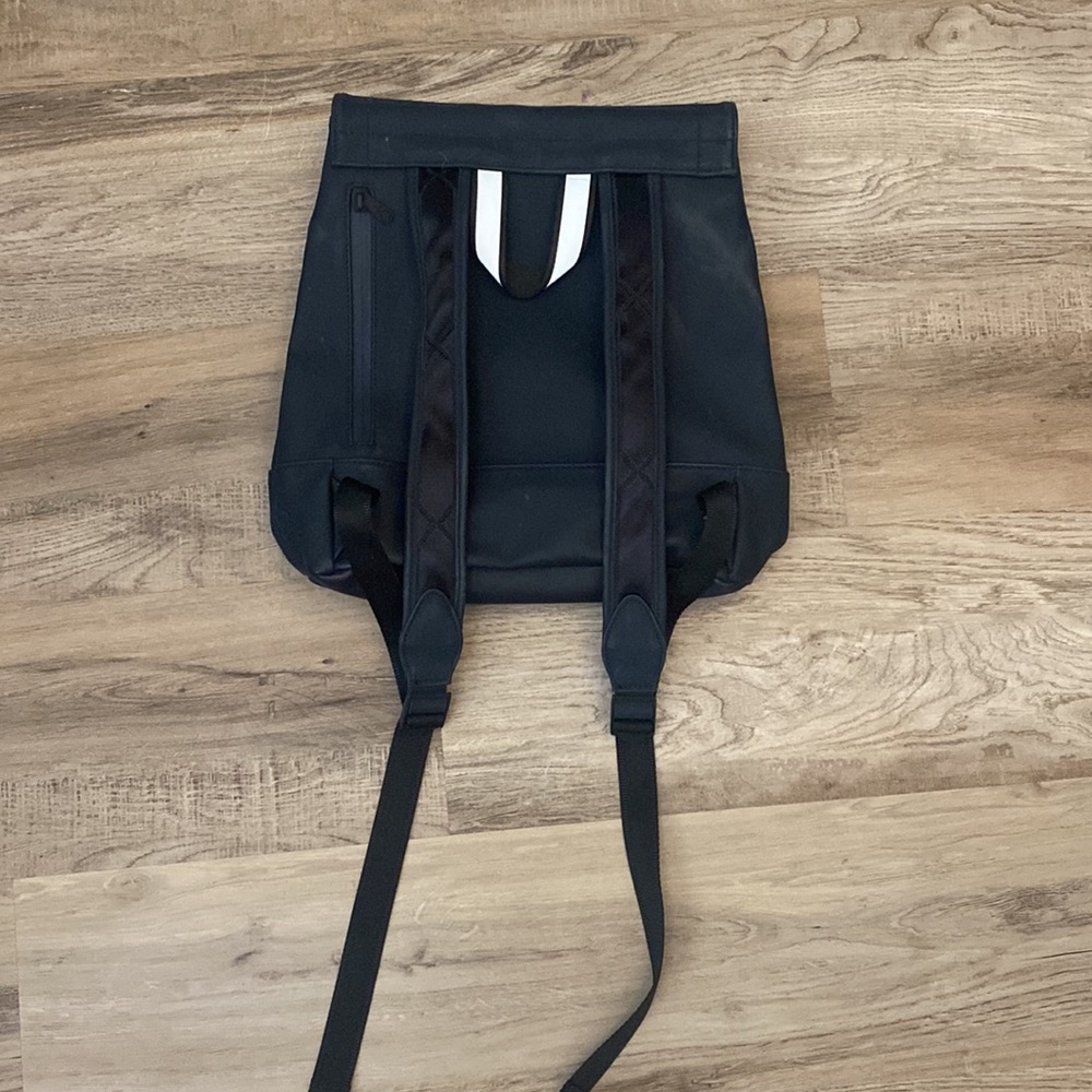 Hunter Backpack - Picture 2 of 3